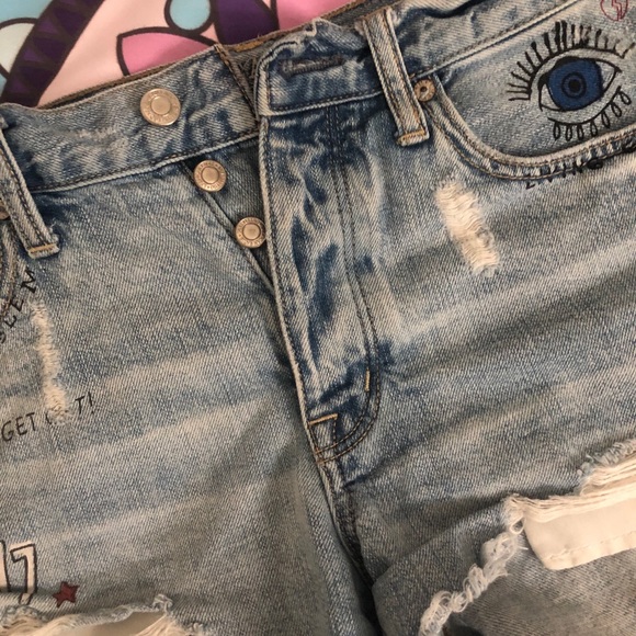 AEO vintage high rise cut offs - Picture 2 of 5